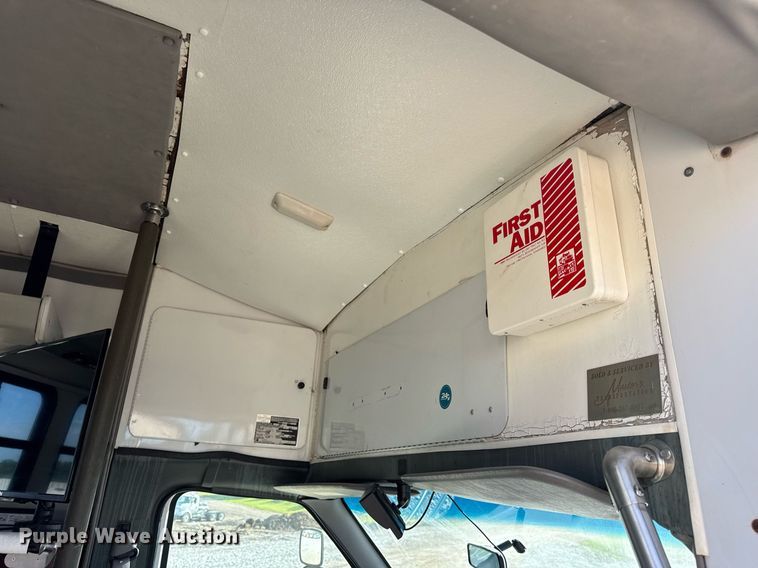 image for item EN4556 1997 Ford E450 Super Duty shuttle bus