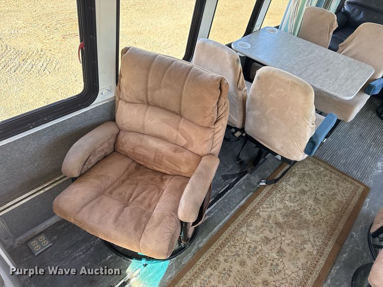 image for item EN4556 1997 Ford E450 Super Duty shuttle bus