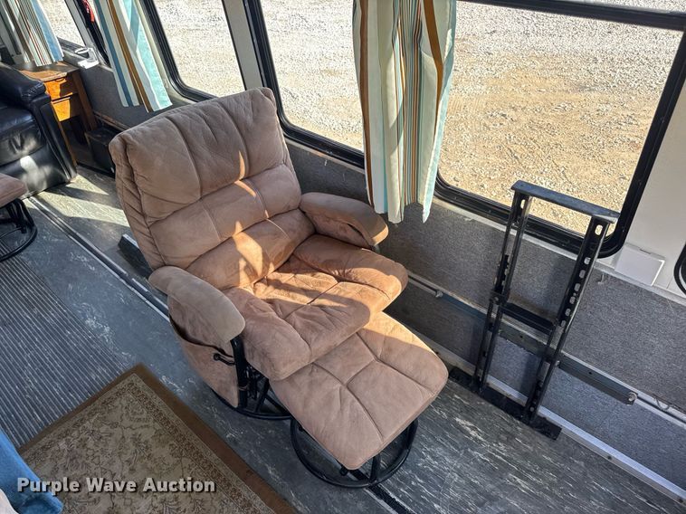 image for item EN4556 1997 Ford E450 Super Duty shuttle bus