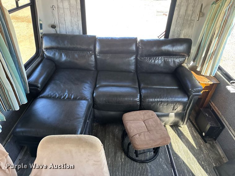 image for item EN4556 1997 Ford E450 Super Duty shuttle bus