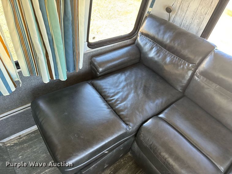 image for item EN4556 1997 Ford E450 Super Duty shuttle bus