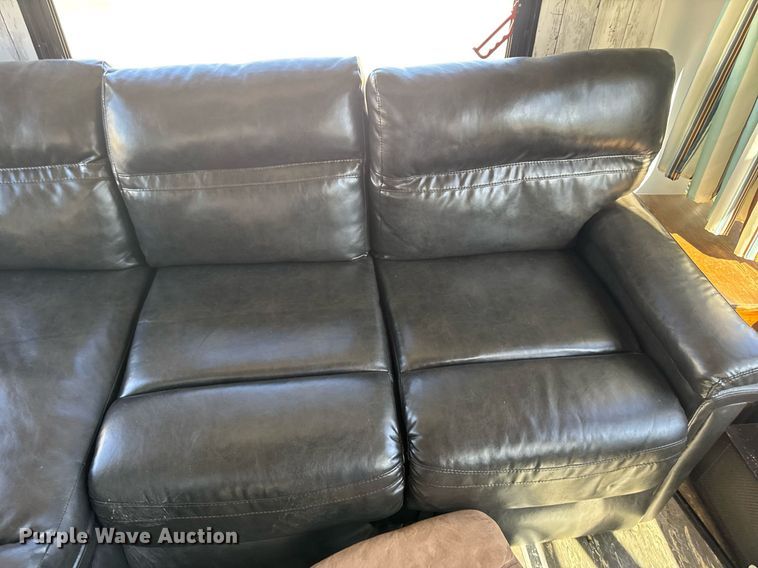 image for item EN4556 1997 Ford E450 Super Duty shuttle bus