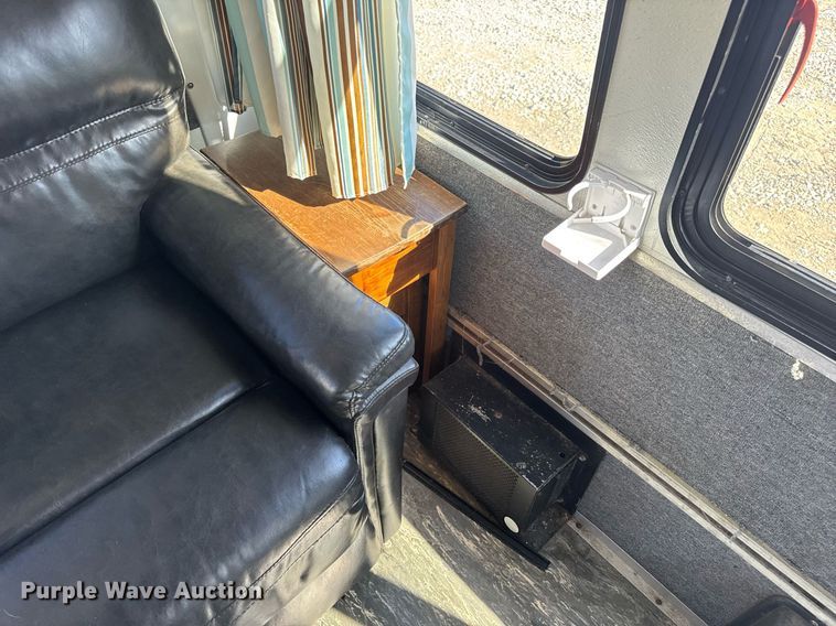 image for item EN4556 1997 Ford E450 Super Duty shuttle bus