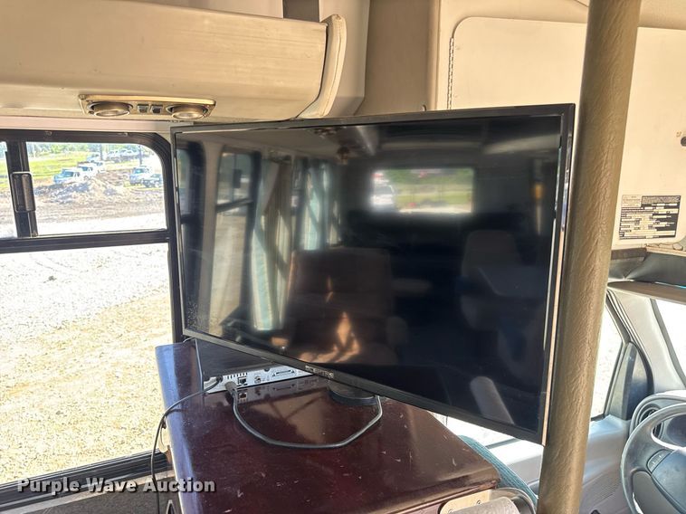 image for item EN4556 1997 Ford E450 Super Duty shuttle bus