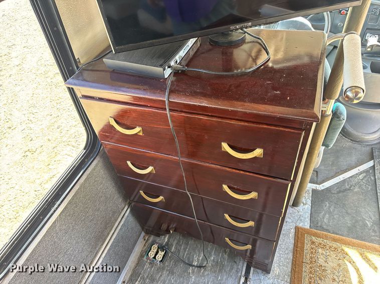 image for item EN4556 1997 Ford E450 Super Duty shuttle bus