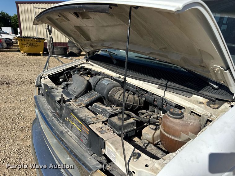 image for item EN4556 1997 Ford E450 Super Duty shuttle bus