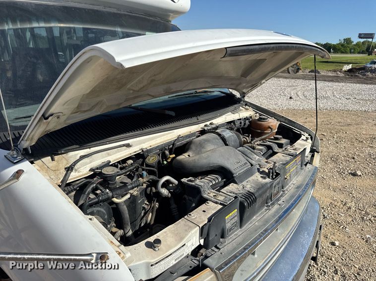 image for item EN4556 1997 Ford E450 Super Duty shuttle bus