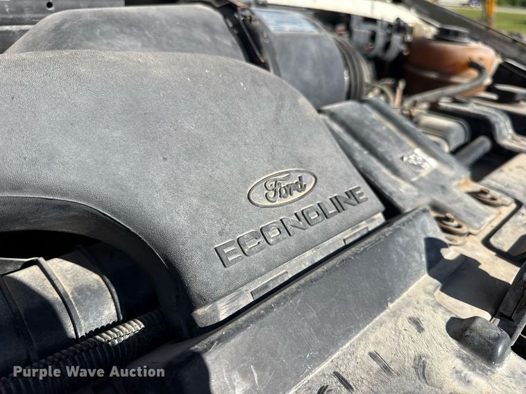 image for item EN4556 1997 Ford E450 Super Duty shuttle bus