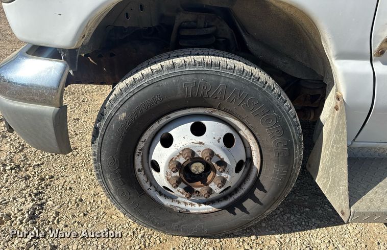 image for item EN4556 1997 Ford E450 Super Duty shuttle bus