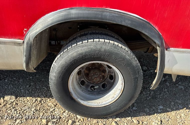 image for item EN4556 1997 Ford E450 Super Duty shuttle bus