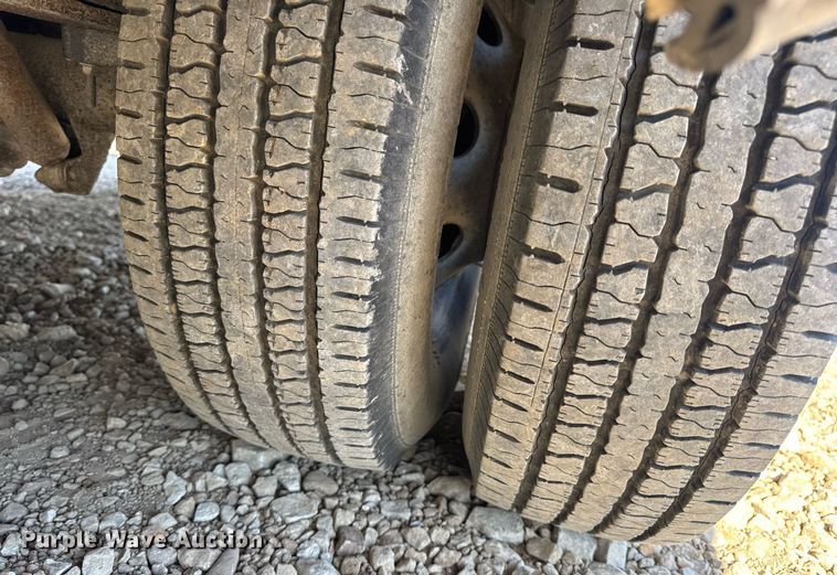 image for item EN4556 1997 Ford E450 Super Duty shuttle bus