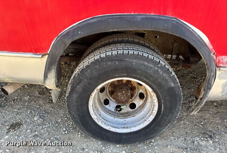 image for item EN4556 1997 Ford E450 Super Duty shuttle bus