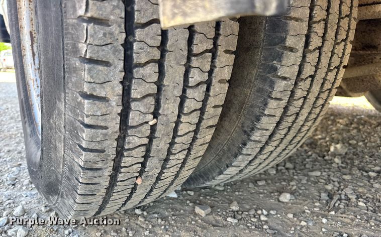 image for item EN4556 1997 Ford E450 Super Duty shuttle bus