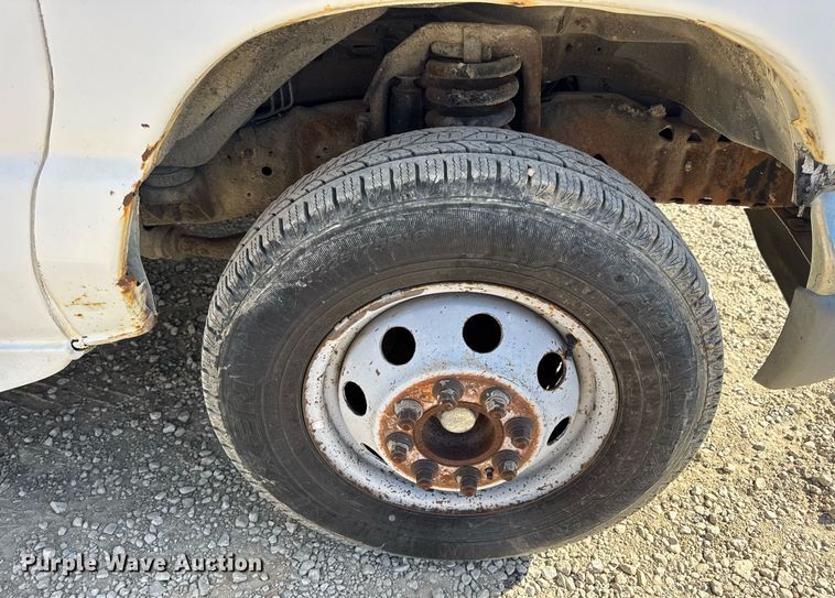 image for item EN4556 1997 Ford E450 Super Duty shuttle bus