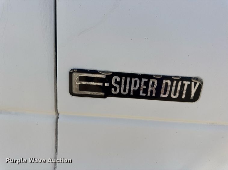 image for item EN4556 1997 Ford E450 Super Duty shuttle bus