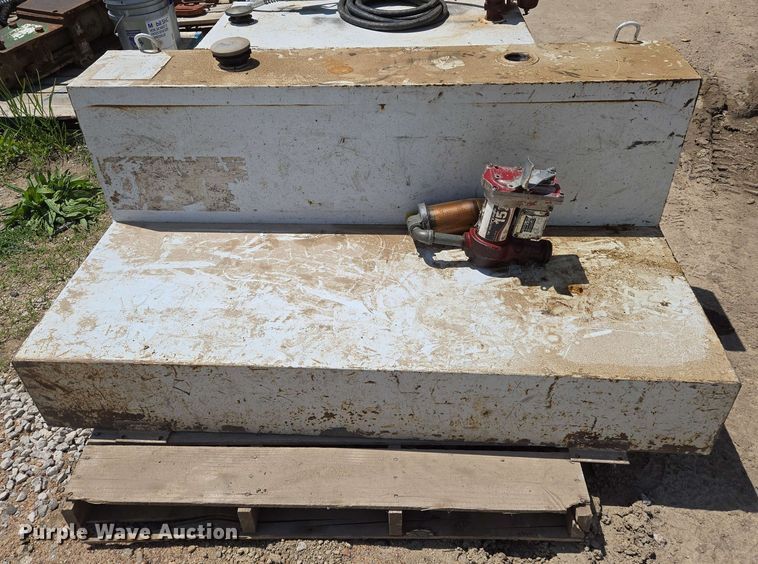 image for item EO0789 (2) fuel tanks