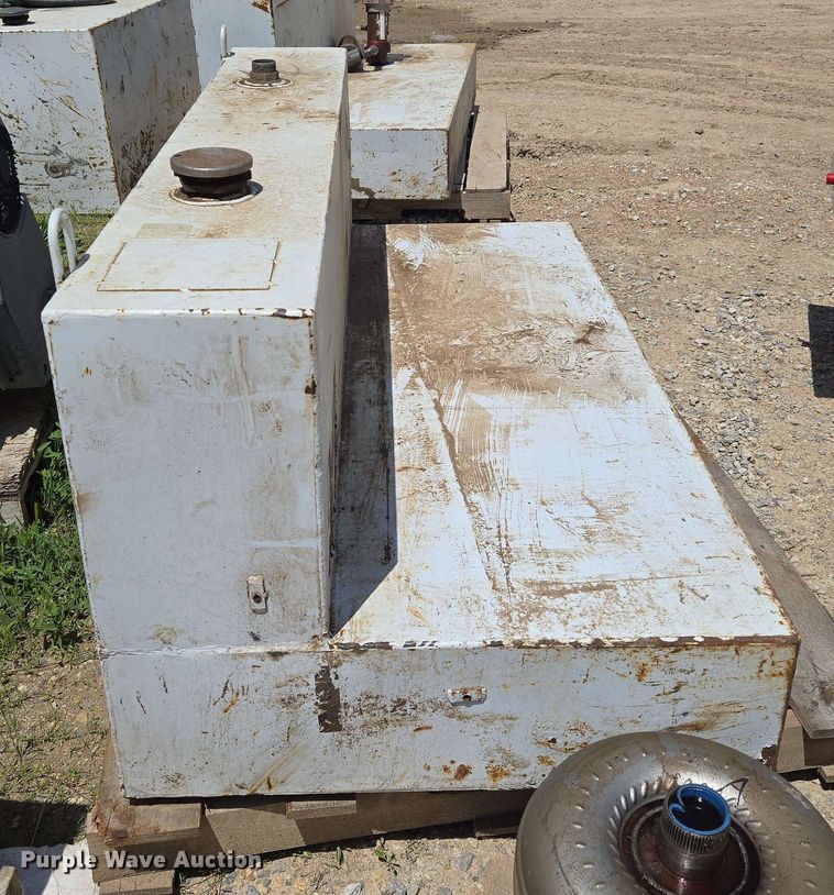 image for item EO0789 (2) fuel tanks