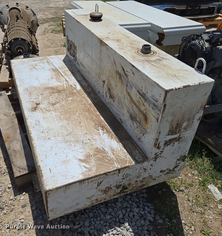 image for item EO0789 (2) fuel tanks