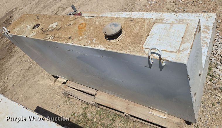 image for item EO0789 (2) fuel tanks