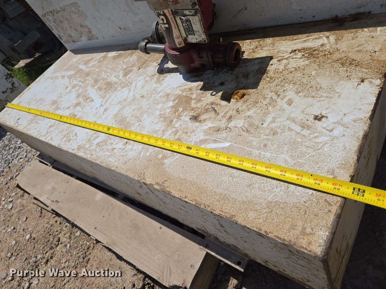 image for item EO0789 (2) fuel tanks