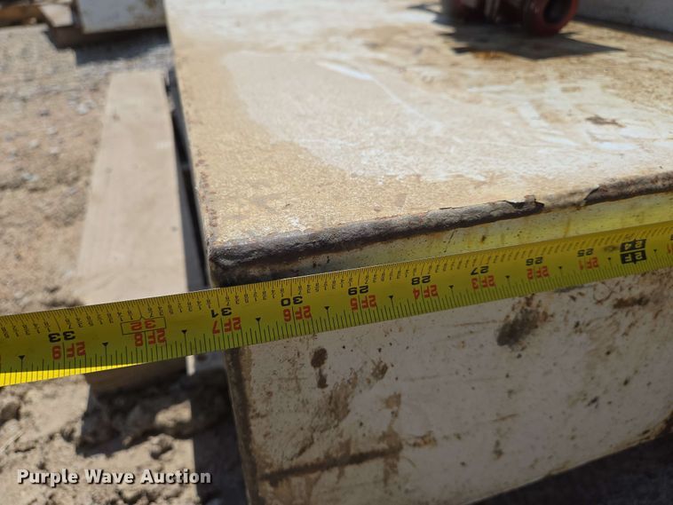 image for item EO0789 (2) fuel tanks