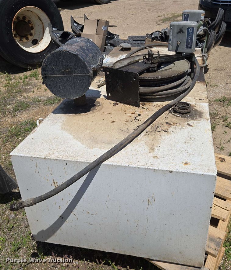 image for item EO0798 Tradesman tank 