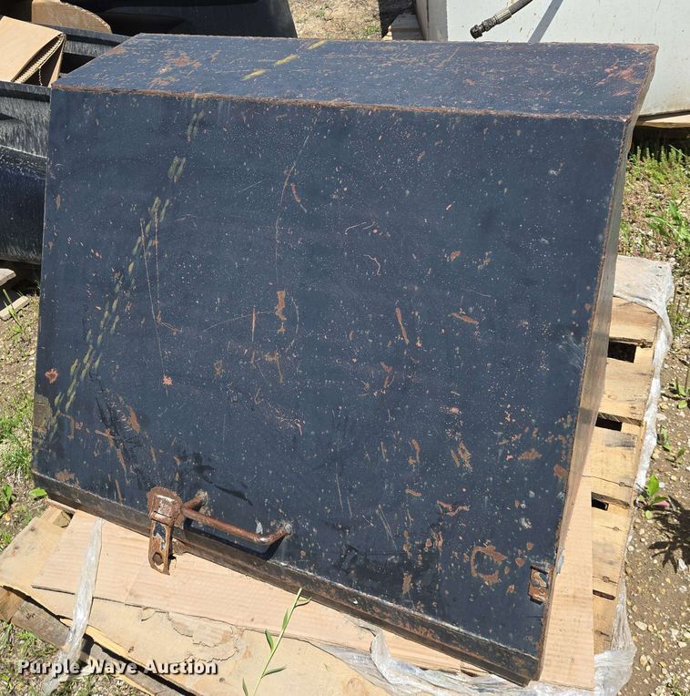 image for item EO0798 Tradesman tank 