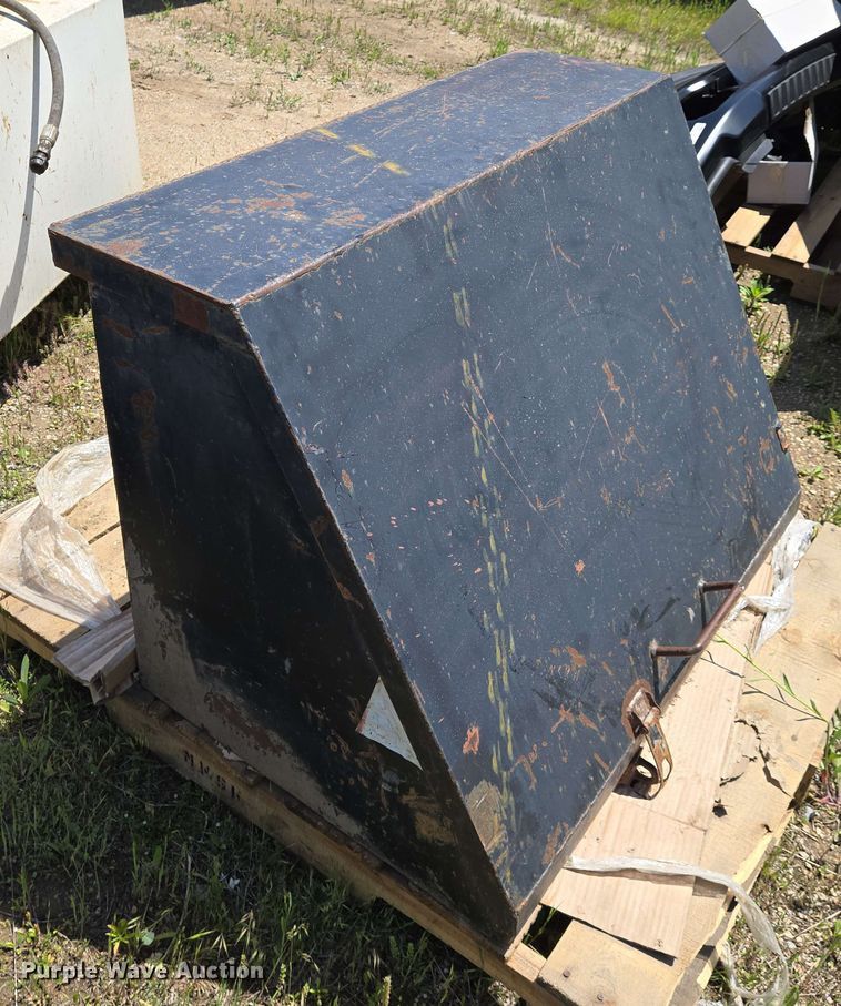 image for item EO0798 Tradesman tank 