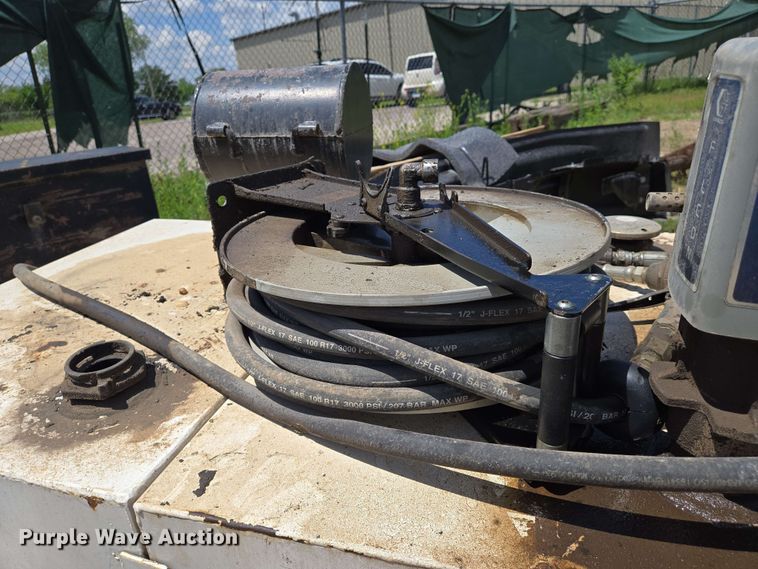 image for item EO0798 Tradesman tank 