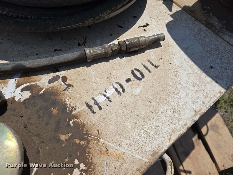 image for item EO0798 Tradesman tank 