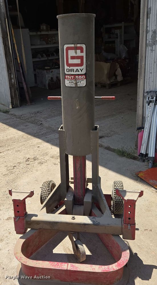 image for item EO0805 Gray TNT-550 air lift