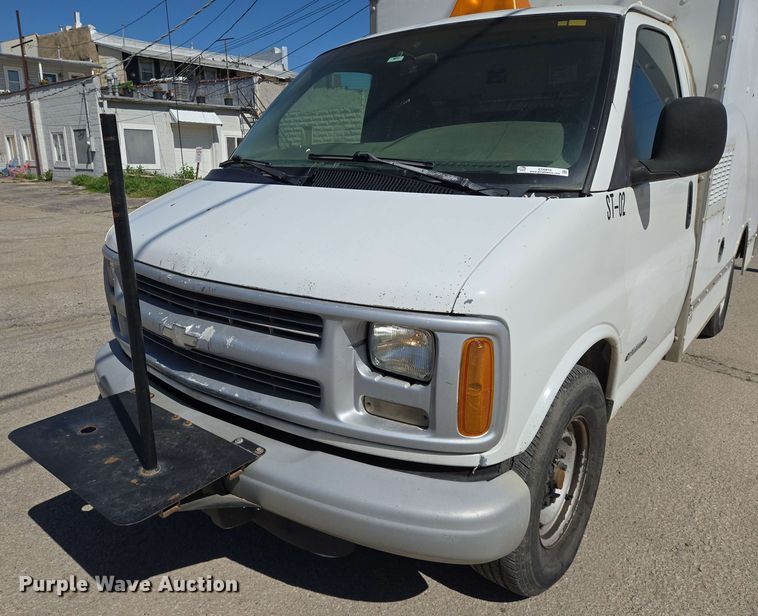 image for item EO0810 1997 Chevrolet  Express G3500 delivery van