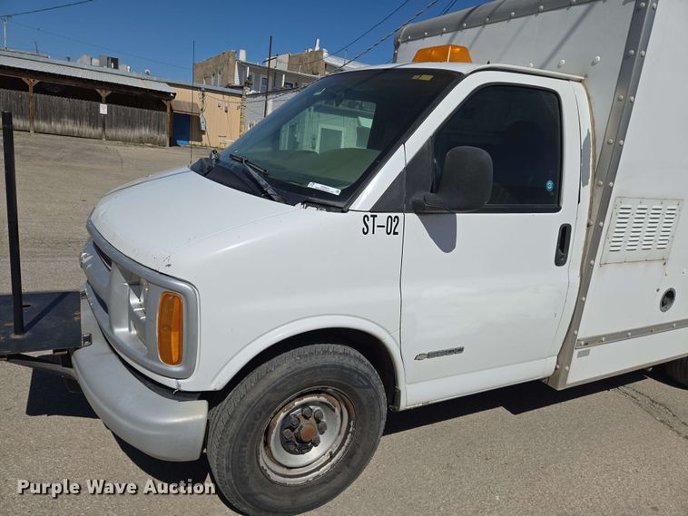 image for item EO0810 1997 Chevrolet  Express G3500 delivery van