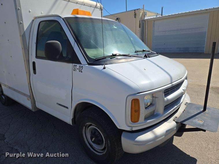 image for item EO0810 1997 Chevrolet  Express G3500 delivery van