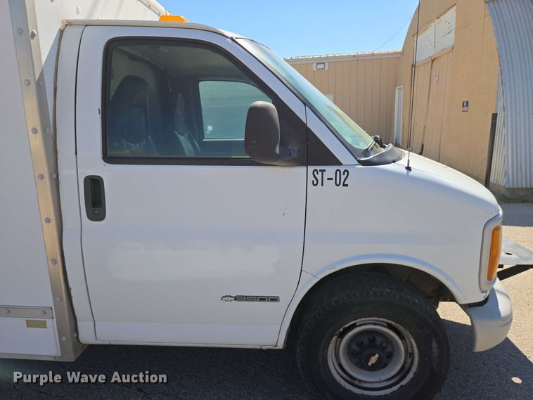 image for item EO0810 1997 Chevrolet  Express G3500 delivery van