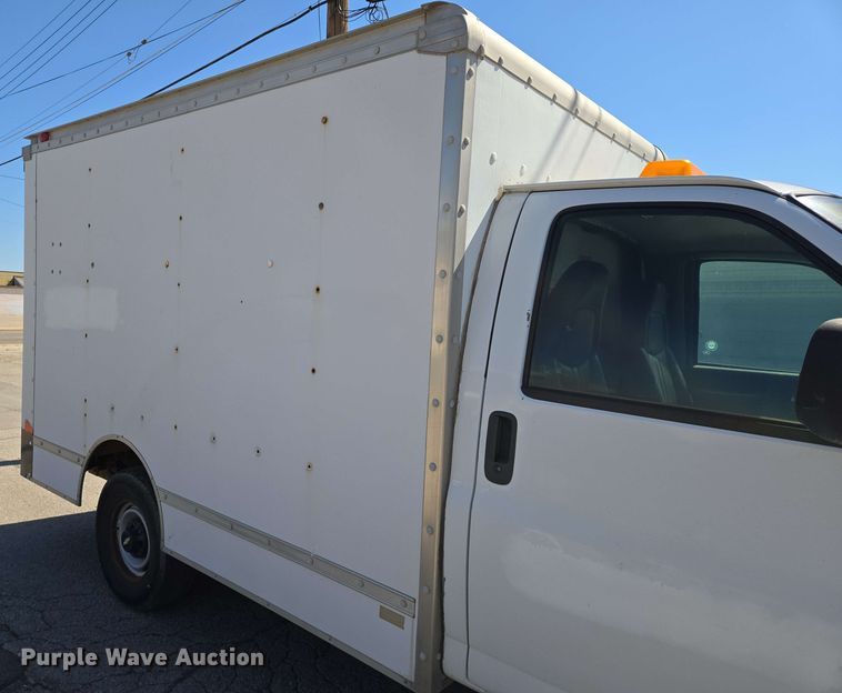 image for item EO0810 1997 Chevrolet  Express G3500 delivery van