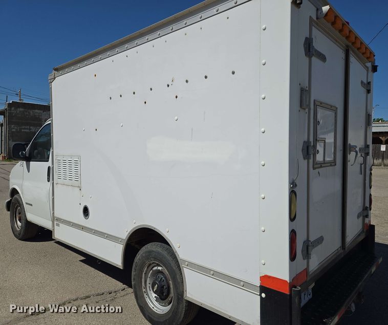 image for item EO0810 1997 Chevrolet  Express G3500 delivery van