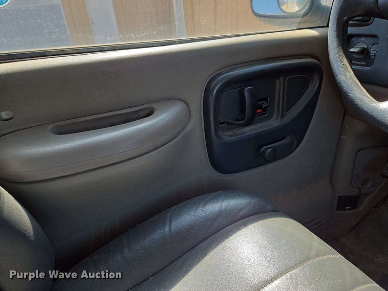 image for item EO0810 1997 Chevrolet  Express G3500 delivery van