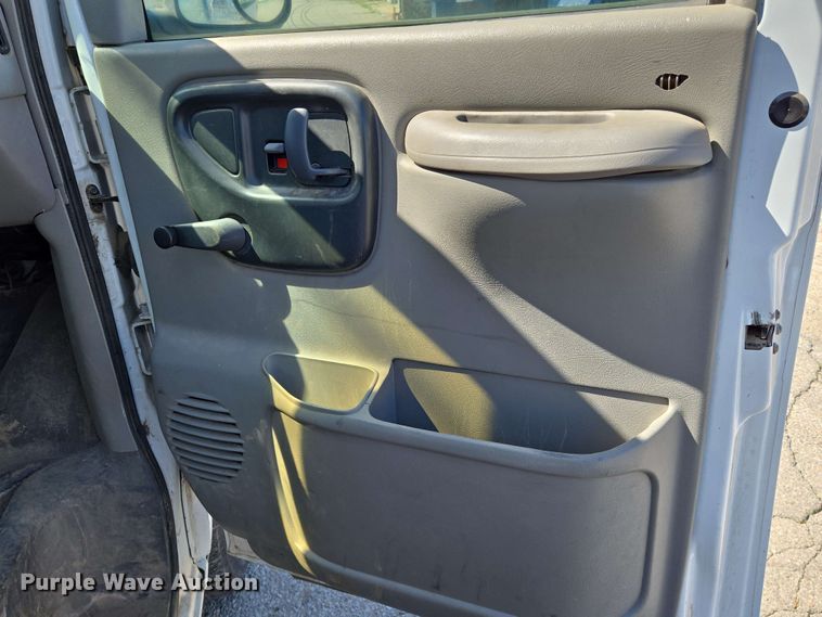 image for item EO0810 1997 Chevrolet  Express G3500 delivery van