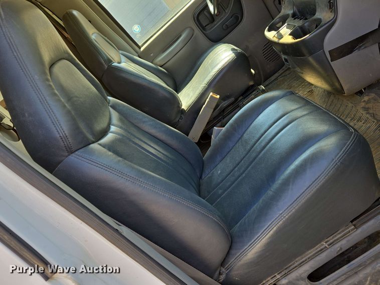 image for item EO0810 1997 Chevrolet  Express G3500 delivery van