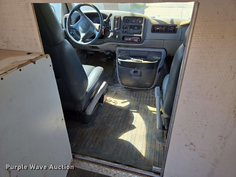 image for item EO0810 1997 Chevrolet  Express G3500 delivery van