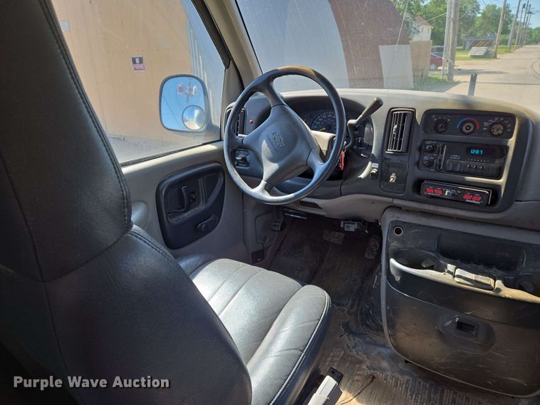 image for item EO0810 1997 Chevrolet  Express G3500 delivery van