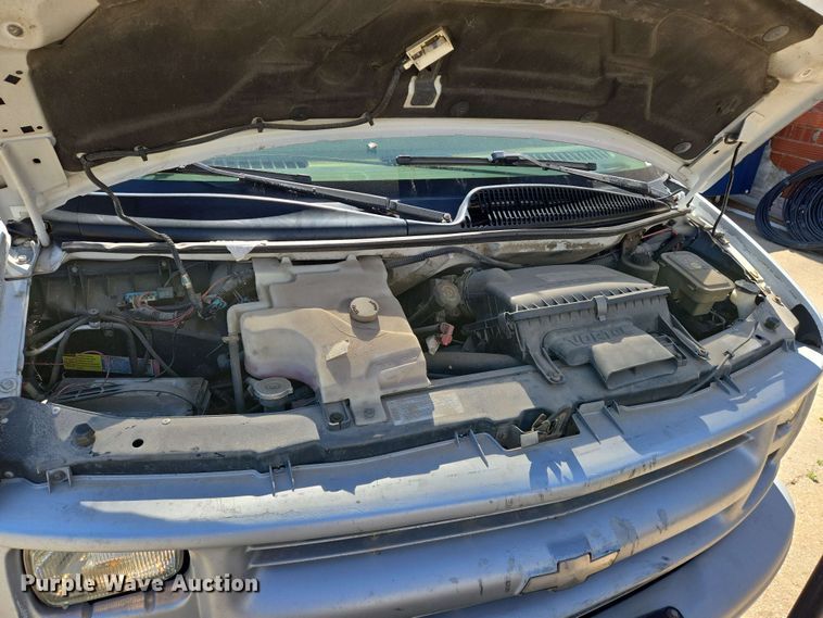 image for item EO0810 1997 Chevrolet  Express G3500 delivery van