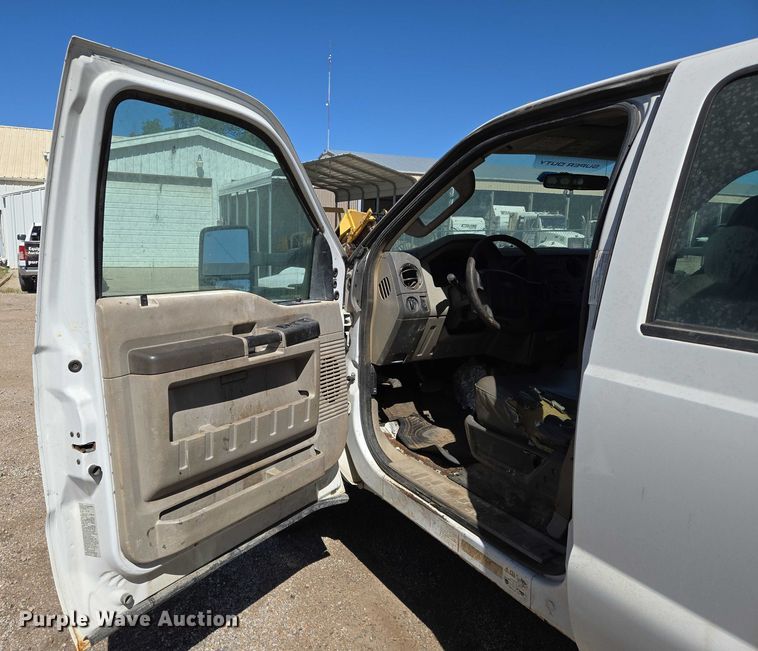 image for item EO0824 2008 Ford F550 Super Duty XL Crew Cab dump truck