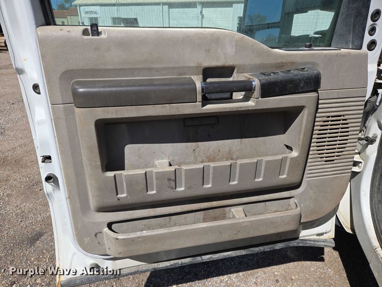 image for item EO0824 2008 Ford F550 Super Duty XL Crew Cab dump truck