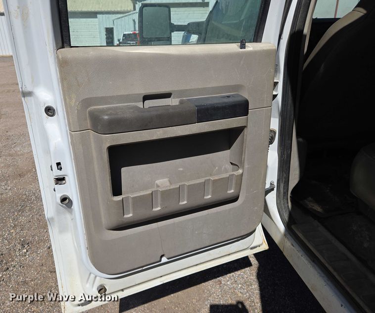 image for item EO0824 2008 Ford F550 Super Duty XL Crew Cab dump truck