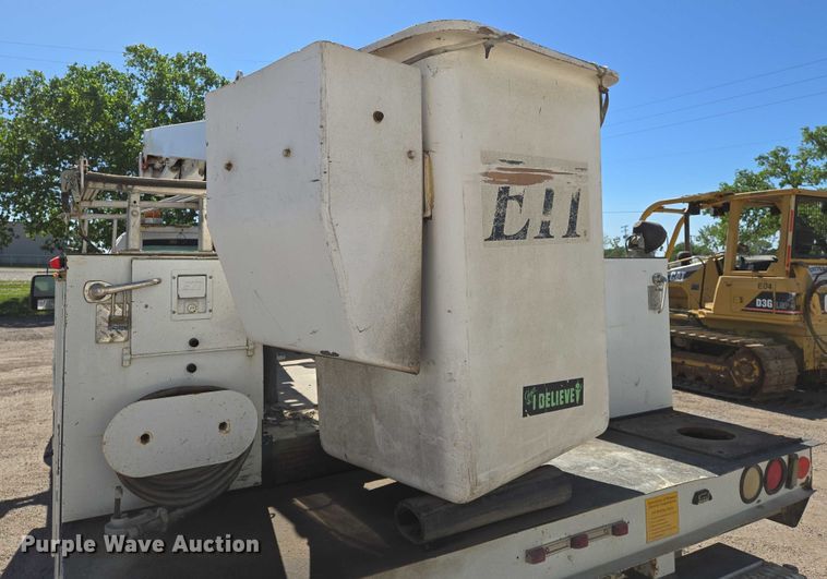 image for item EO0825 2009 Ford F550 Super Duty XL bucket truck