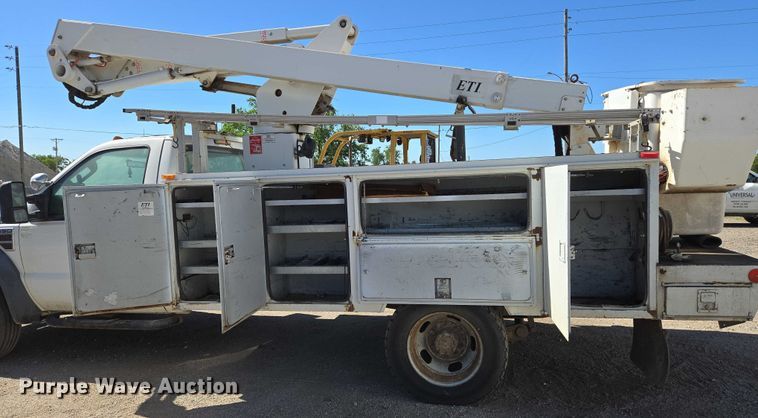 image for item EO0825 2009 Ford F550 Super Duty XL bucket truck