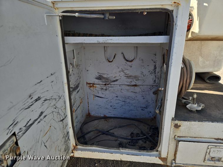 image for item EO0825 2009 Ford F550 Super Duty XL bucket truck