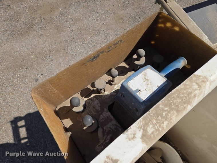 image for item EO0825 2009 Ford F550 Super Duty XL bucket truck